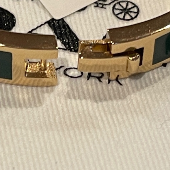 COACH Horse & Carriage Green Enamel Hinged Bangle Bracelet, Goldstone - NWT - Picture 7 of 9